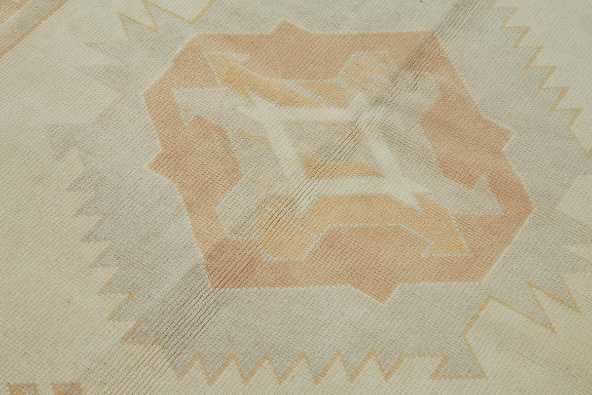 Kavale Geometrik Desenli Açık Kahverengi Anadolu Halısı 151x228 cm – mekânda kullanım