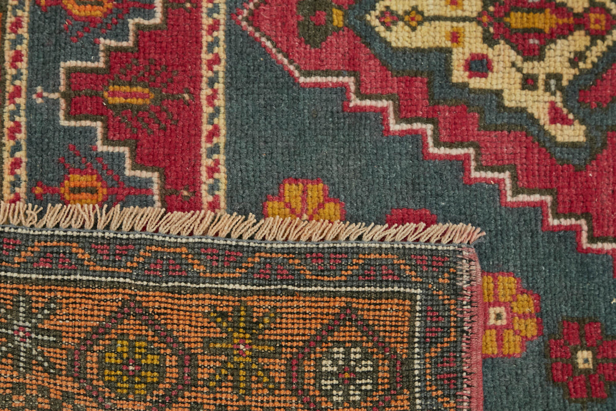 Kavale Kırmızı Etnik Halı Vintage Anadolu Dokuması 131x222 cm – kenar detayı