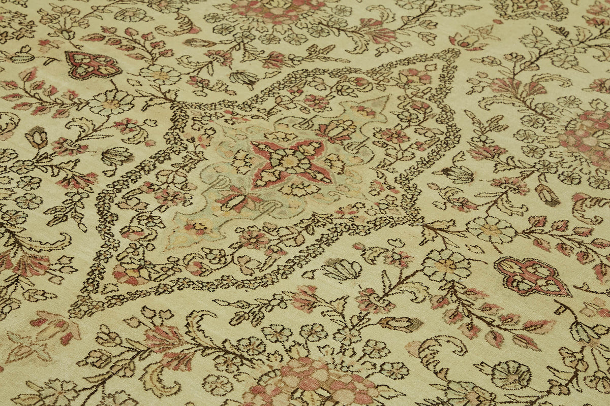 Rusvo Vintage Pembe Çiçekli El Dokuma Halı 265x363 cm 44418 – mekânda kullanım