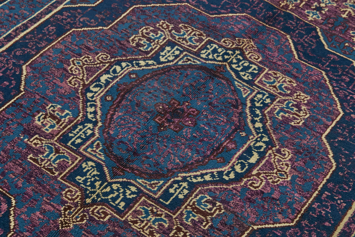Kavima Düz Lacivert Halı El Dokuma Madalyon Desenli 165x204 cm – mekânda kullanım