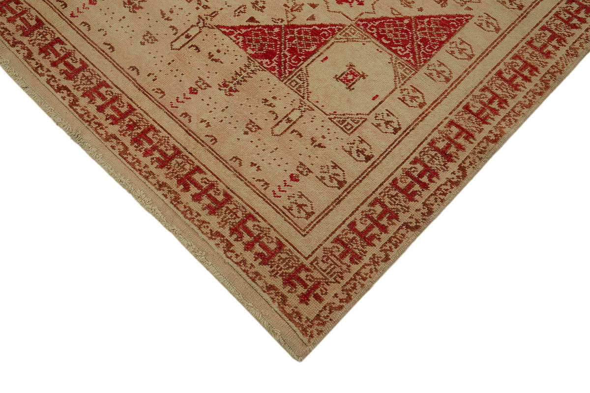 Kavima Vintage Uşak Düz Bej Madalyon Desenli Halı 205x238 cm – detay görünümü