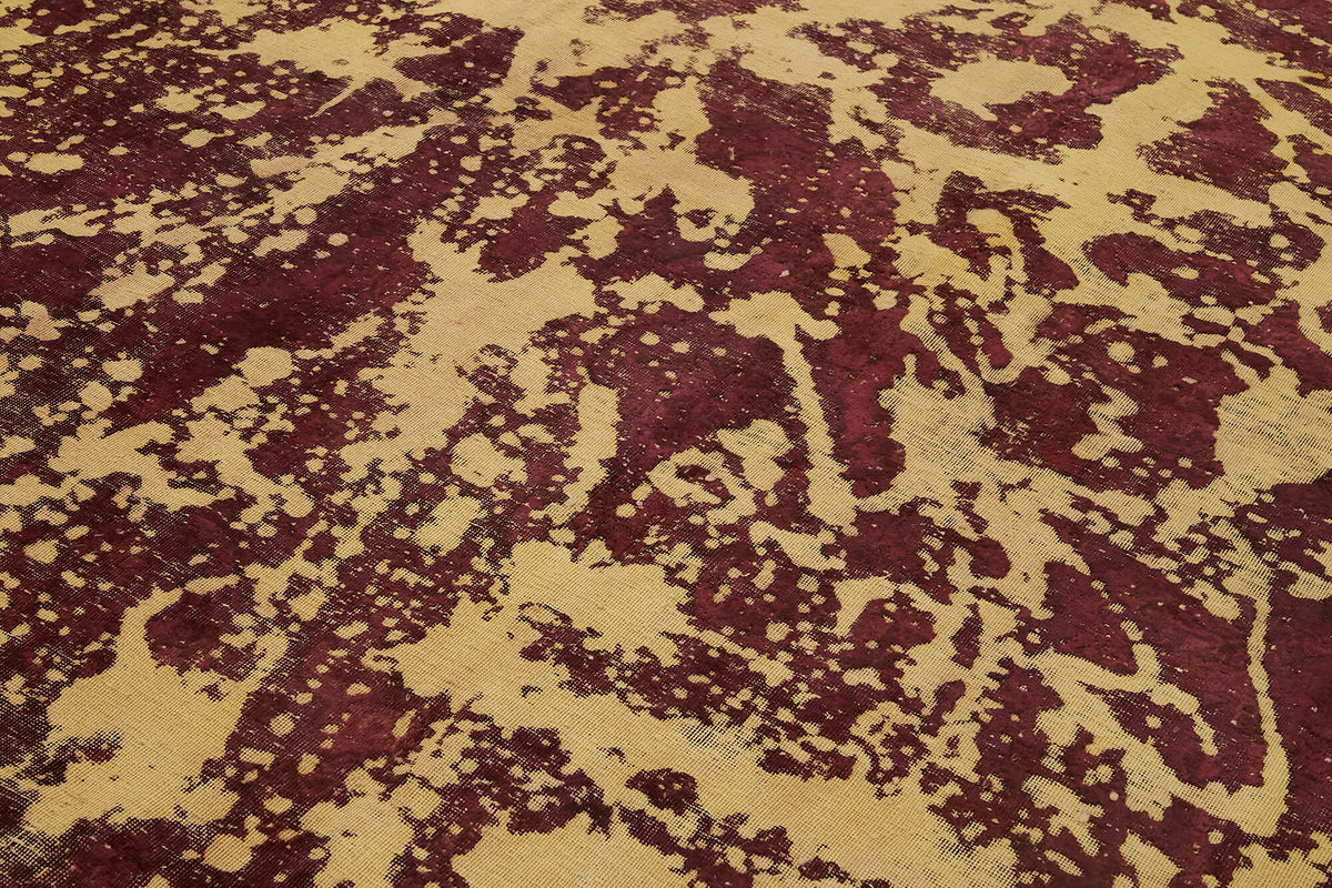 Zelko Bej ve Bordo Soyut Desenli Overdyed Yün Halı 226x343 cm – mekânda kullanım
