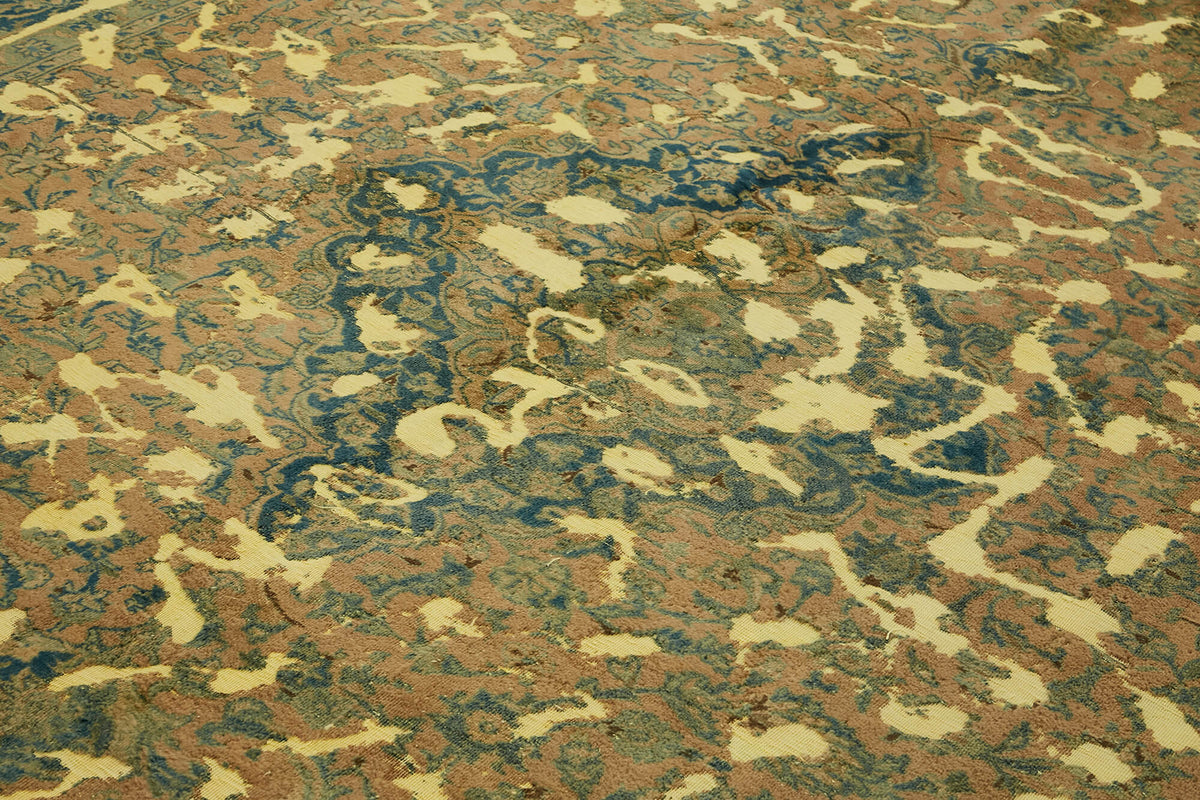 Zelko Bej ve Mavi Madalyon Desenli Yıpranmış Dokulu Halı 276x370 cm – mekânda kullanım