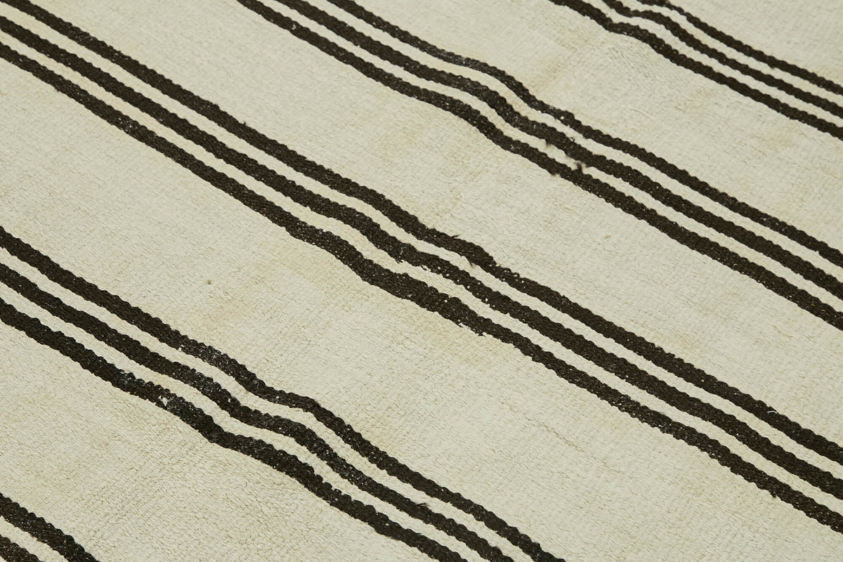 Nosava El Dokuma Kenevir Halı, Ekru ve Siyah Çizgili 160x230 cm – mekânda kullanım