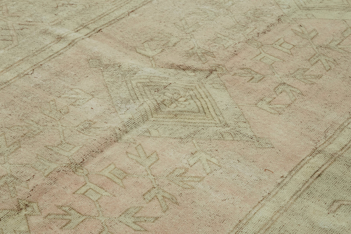 Rusvo Bej Pembe Geometrik Desenli Modern Pamuk Yün El Dokuma Halı 250x376 cm – mekânda kullanım