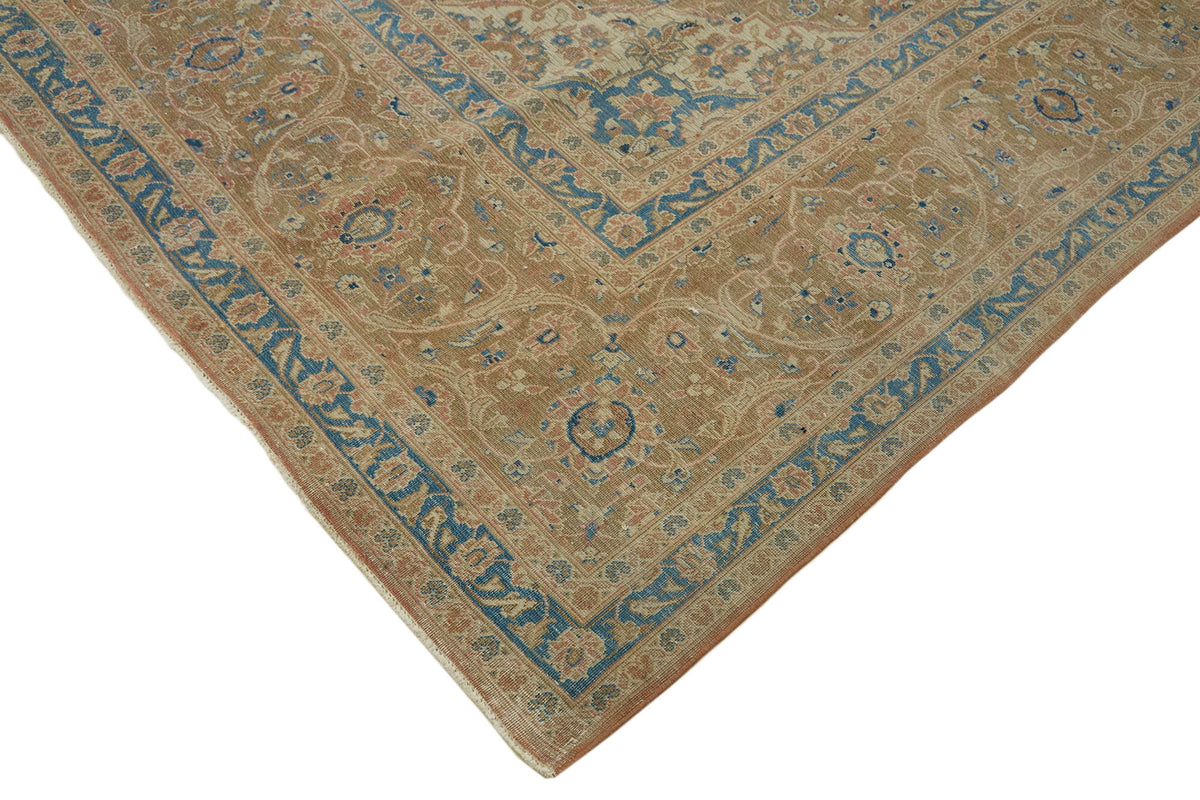 Rusvo Bej ve Açık Mavi Madalyon Desenli Vintage Halı 304x491 cm – detay görünümü