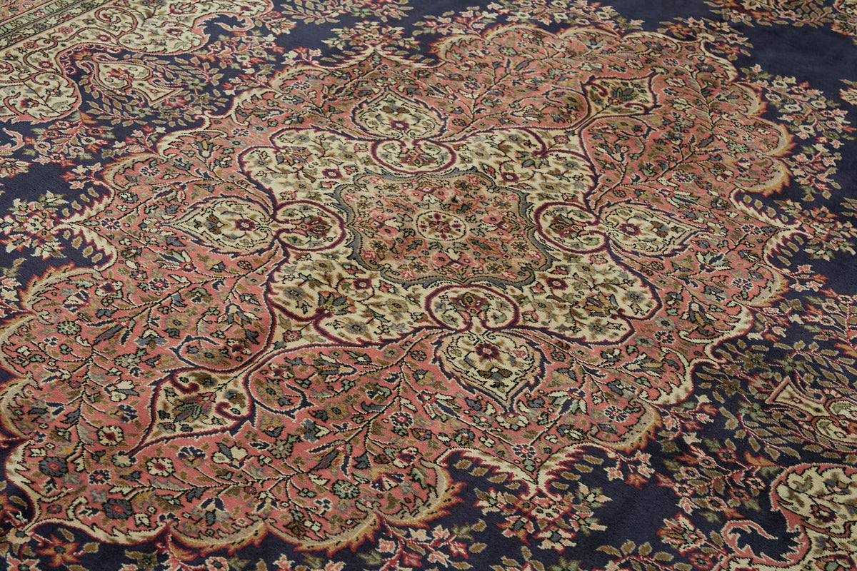 Rusvo Lacivert Krem Madalyon Desenli Klasik El Dokuma Halı 252x357 cm – mekânda kullanım