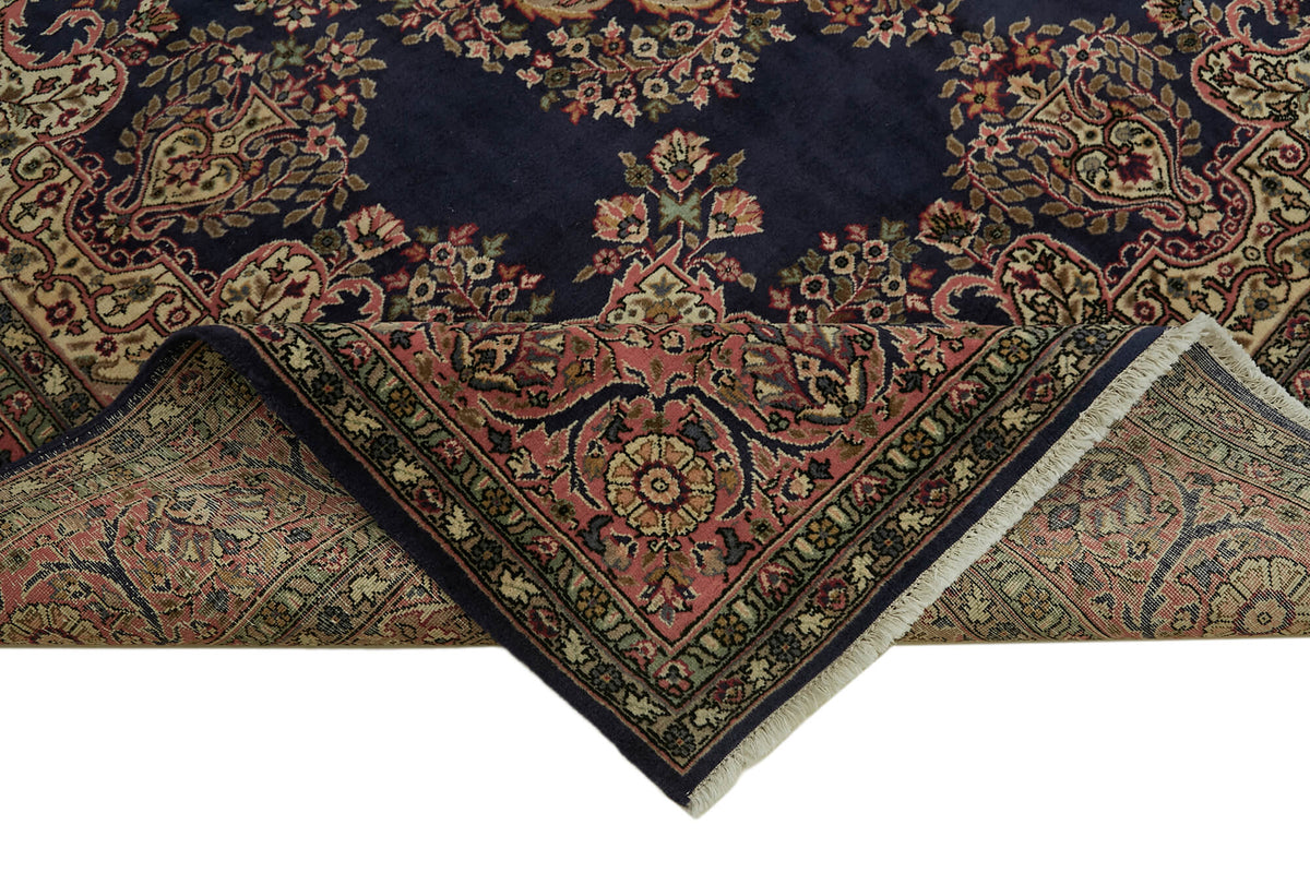 Rusvo Lacivert Krem Madalyon Desenli Klasik El Dokuma Halı 252x357 cm – kenar detayı