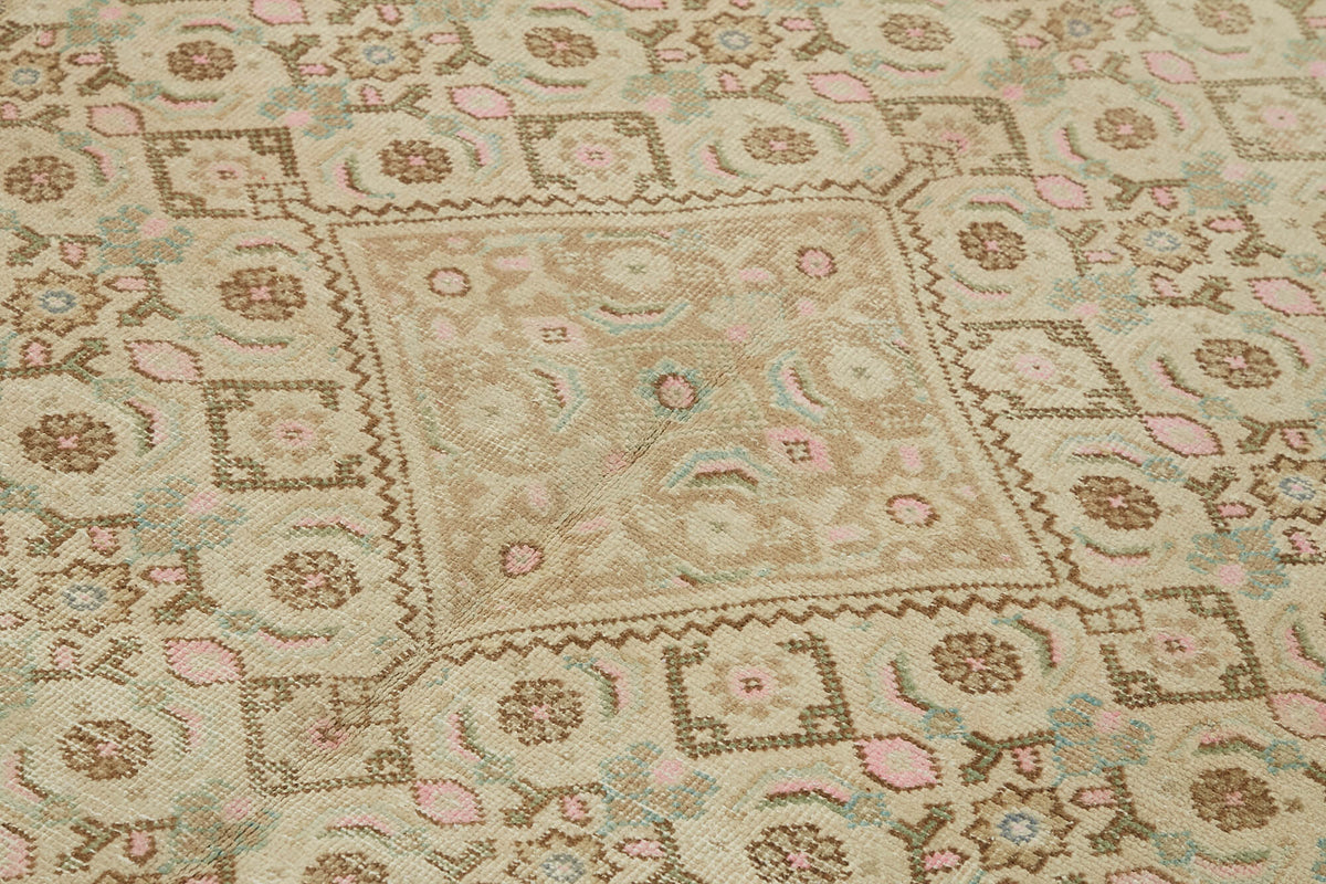 Rusvo Bej Kahverengi Geometrik Desenli Yün Vintage Halı 187x291 cm – mekânda kullanım