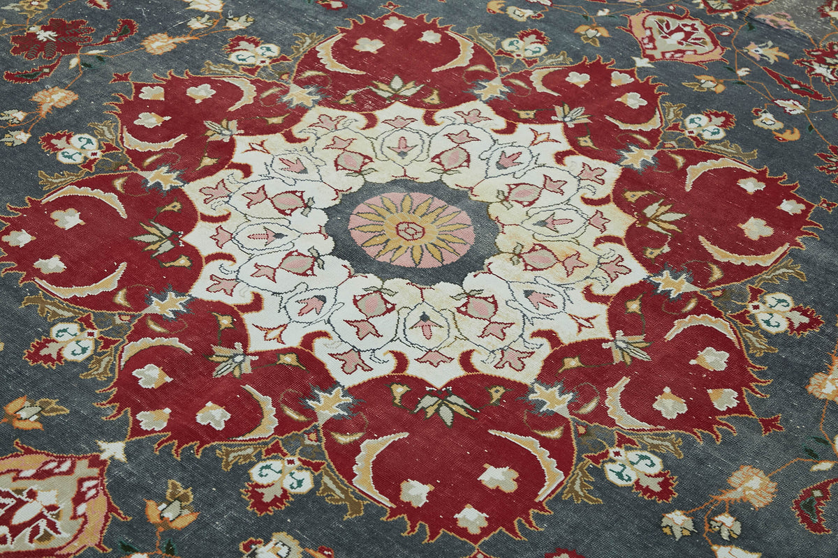Rusvo Kırmızı Vintage Halı Antrasit Gri Zeminli 245x368 cm – mekânda kullanım