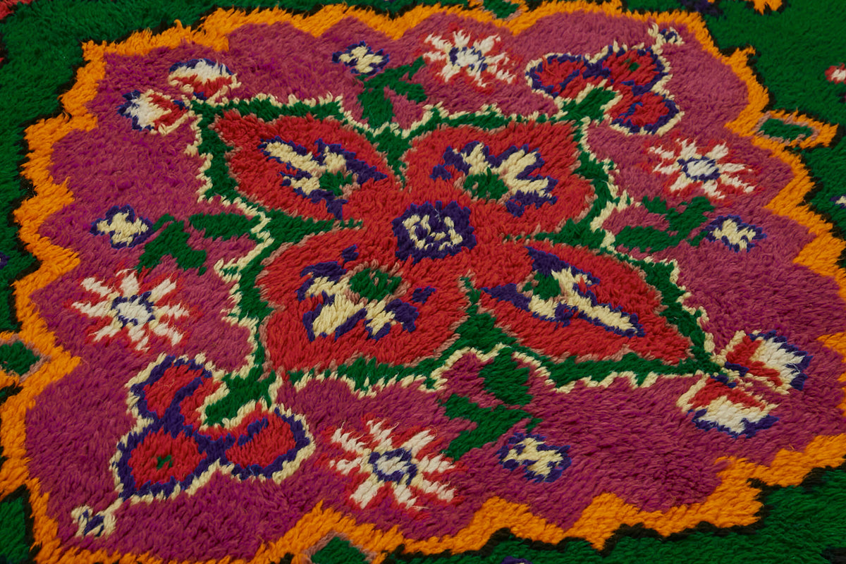 Timvi Kırmızı Yeşil Madalyon Desenli El Dokuma Halı 162x220 cm – mekânda kullanım