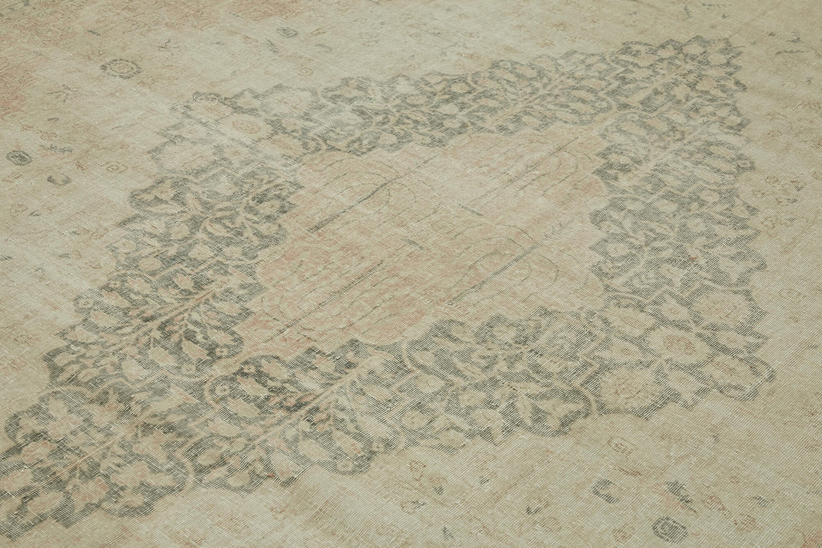 Rusvo Bej Gri Eskitme Madalyon Desenli El Dokuma Halı 301x393 cm – mekânda kullanım