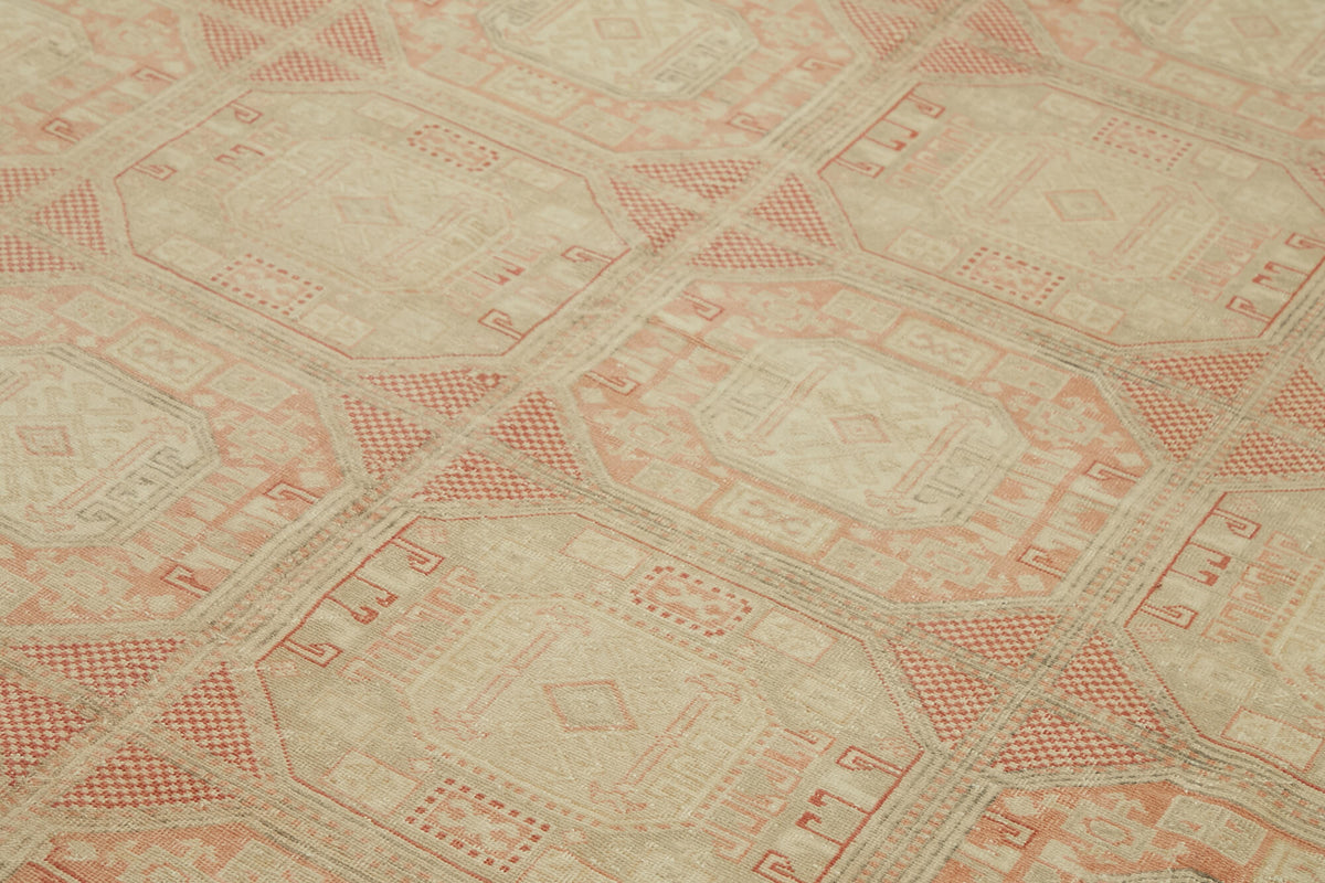 Rusvo Bej Pembe Geometrik Desenli Yün Vintage Halı 243x380 cm – mekânda kullanım