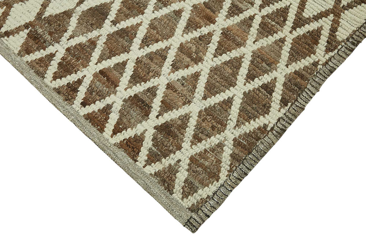 Dromar Kahverengi Geometrik Desenli Yün El Dokuma Halı 297x359 cm – detay görünümü