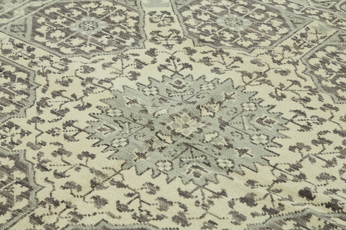 Nivro Açık Gri Halı Antrasit ve Bej Geometrik Desenli 244x314 cm – mekânda kullanım