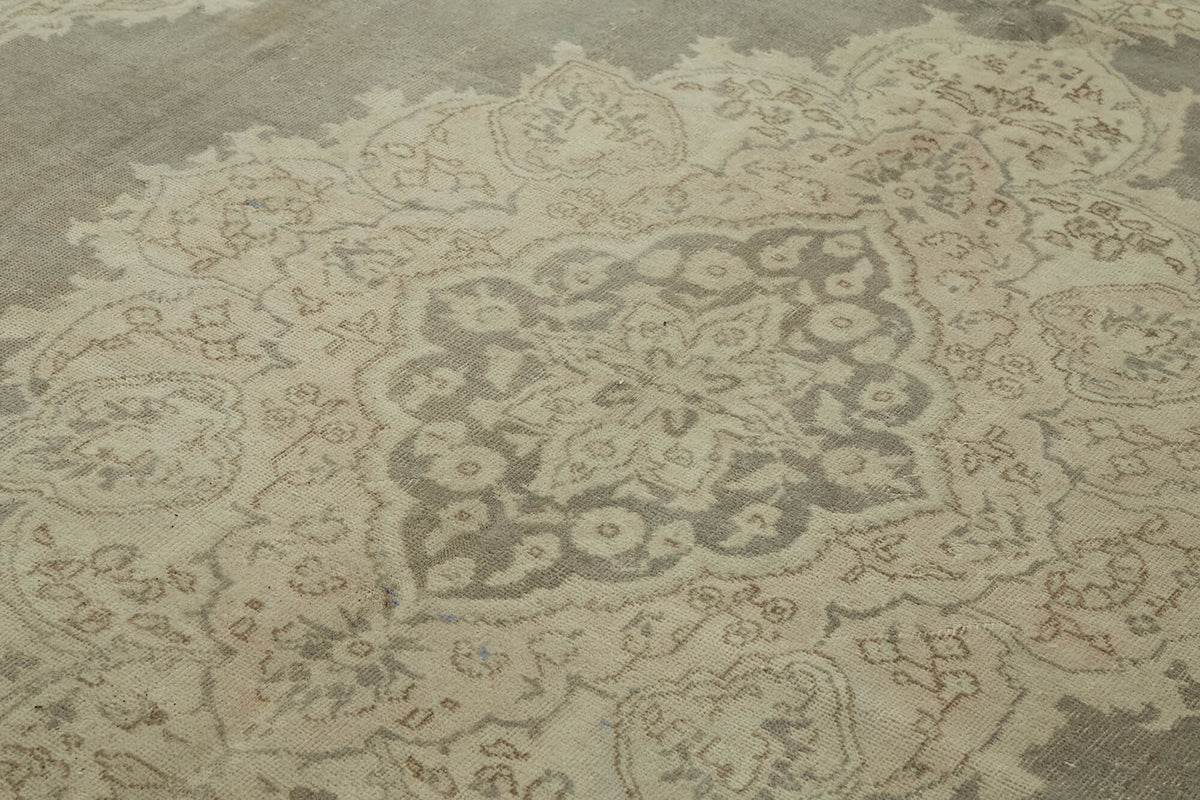 Rusvo Gri Bej Madalyon Desenli Vintage El Dokuma Halı 258x403 cm – mekânda kullanım