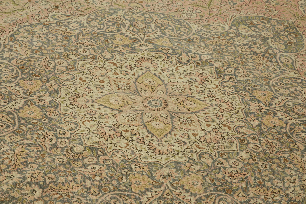 Rusvo Bej Pembe Madalyon Desenli Yün El Dokuma Halı 256x351 cm – mekânda kullanım