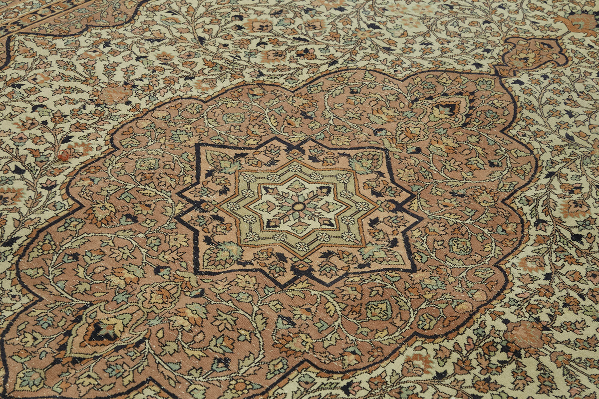 Rusvo El Dokuma Bej Kahverengi Madalyon Desenli Vintage Halı 243x345 cm – mekânda kullanım