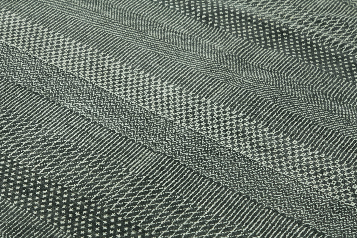 Nivro Antrasit ve Açık Gri Çizgili El Dokuma Halı 153x245 cm – mekânda kullanım