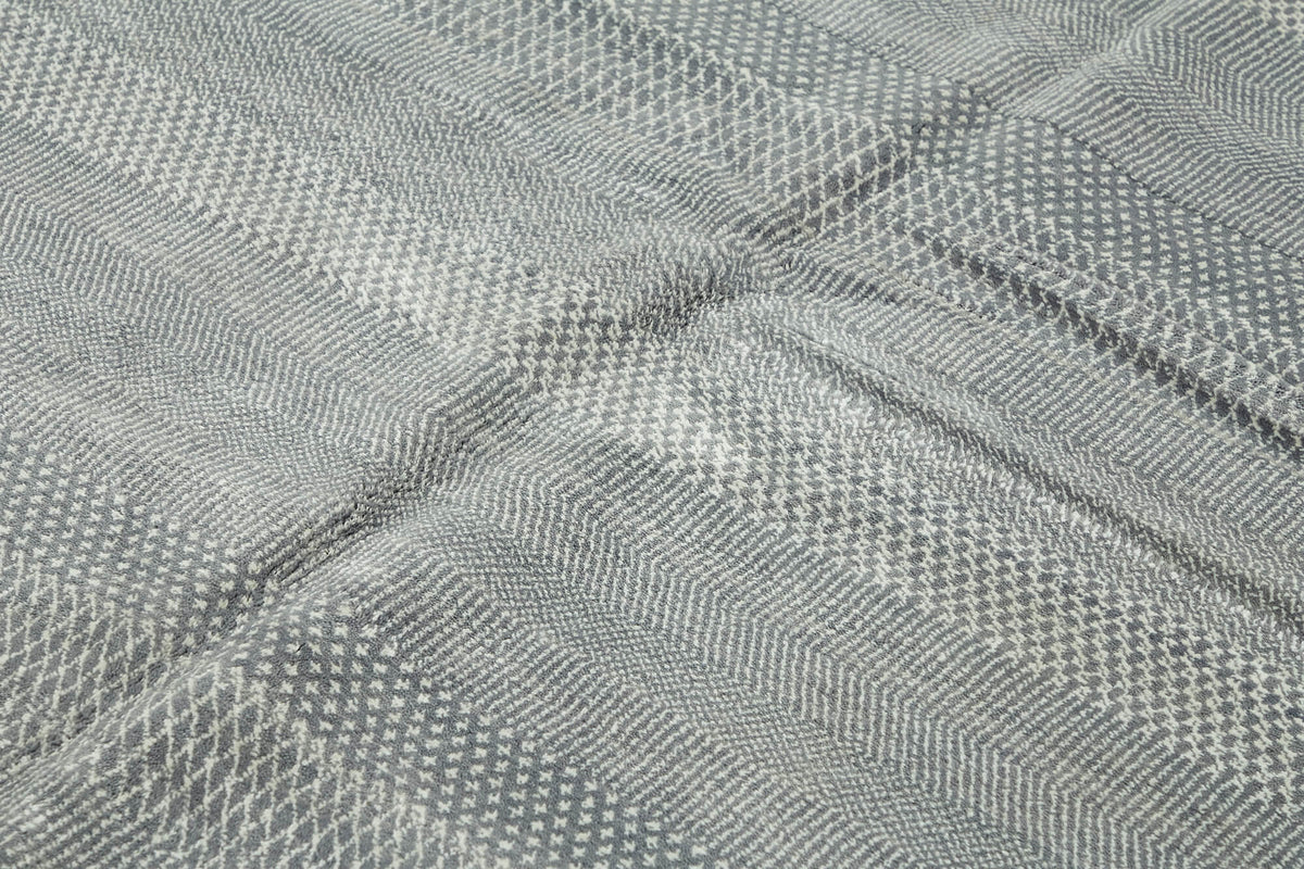 Nivro Gri Beyaz Çizgili Modern El Dokuma Halı 240x304 cm – mekânda kullanım
