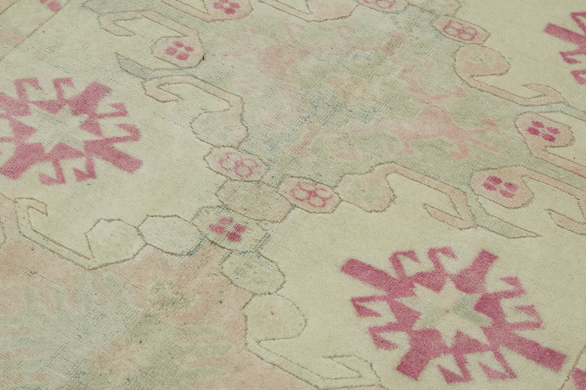 Kavale Anadolu Halısı Bej Pembe Geometrik Desenli 153x245 cm 46734 – mekânda kullanım