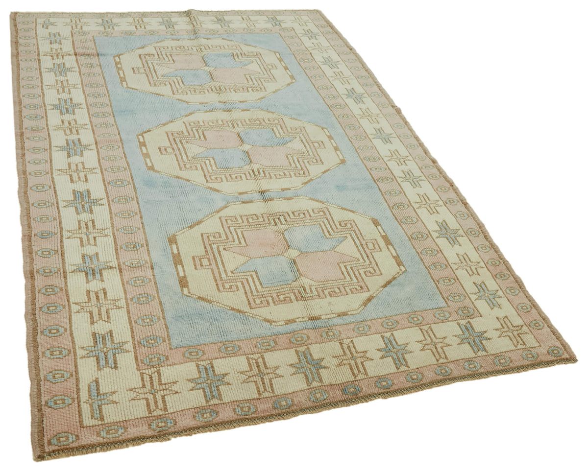 Kavale Madalyon Desenli Mavi ve Toz Pembe El Dokuma Halı 148x228 cm – genel görünüm