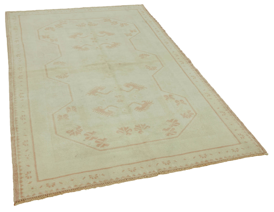 Gekro Dokuma Modern Halı Bej ve Toz Pembe Geometrik Desenli 135x211 cm – genel görünüm