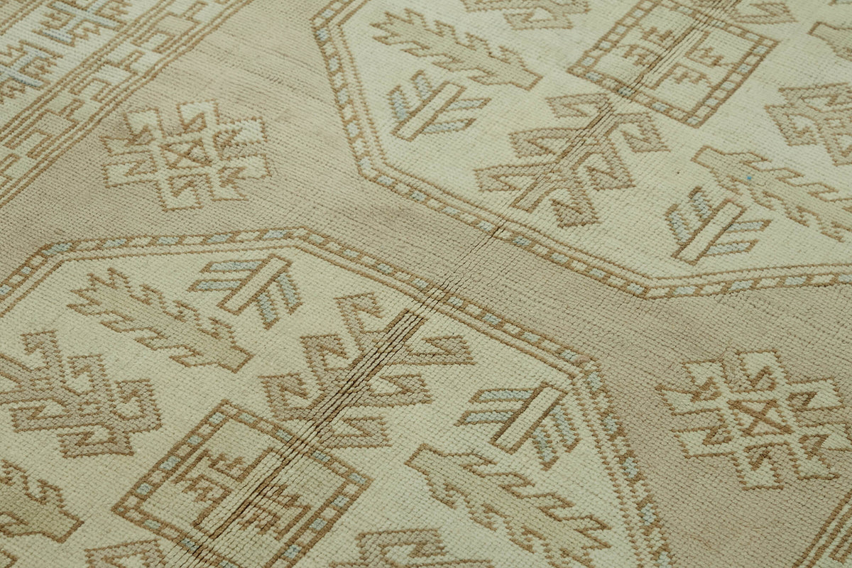 Gekro Geometrik Desenli Açık Kahverengi Etnik El Dokuma Halı 127x180 cm – mekânda kullanım