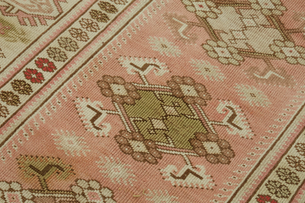Kavale Anadolu Vintage Pembe Geometrik El Dokuma Halı 130x238 cm 46753 – mekânda kullanım