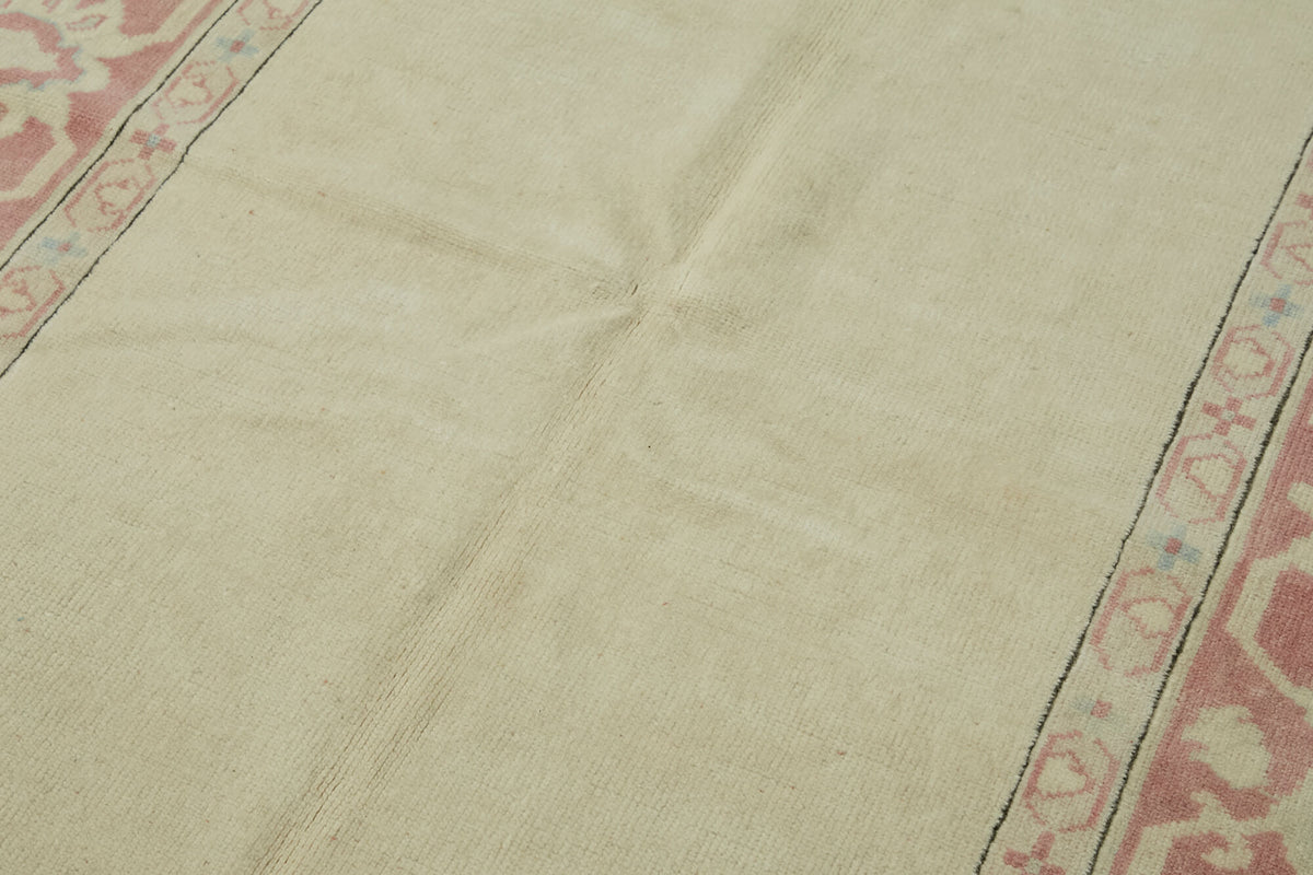 Kavale Anadolu El Dokuma Bej Bordürlü Düz Halı 162x237 cm 46758 – mekânda kullanım