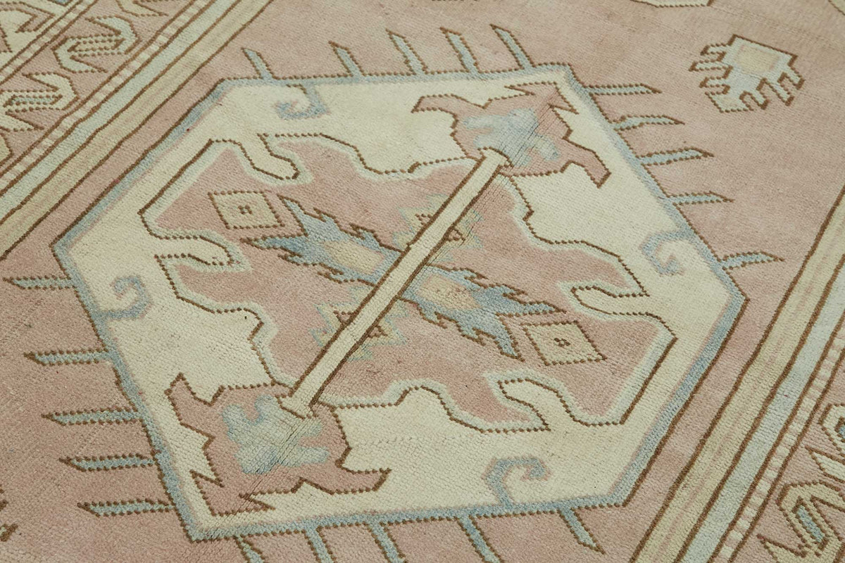 Kavale Toz Pembe Halı Etnik Geometrik Desenli Vintage 145x233 cm – mekânda kullanım