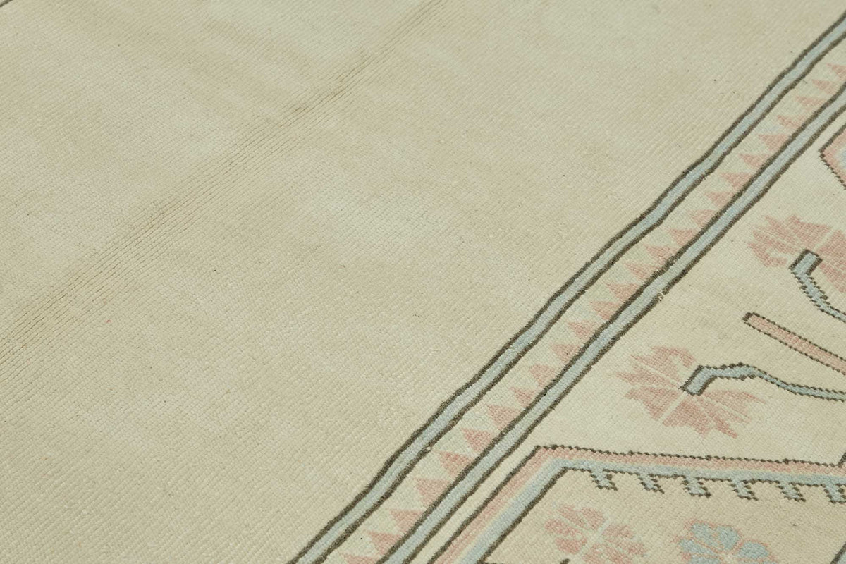 Kavale Bej Gri Geometrik Yün El Dokuma Halı 214x275 cm – mekânda kullanım