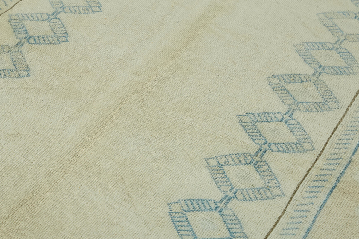 Kavale Bej Mavi Halı Geometrik Bordürlü ve Mat Dokulu 185x248 cm 46804 – mekânda kullanım