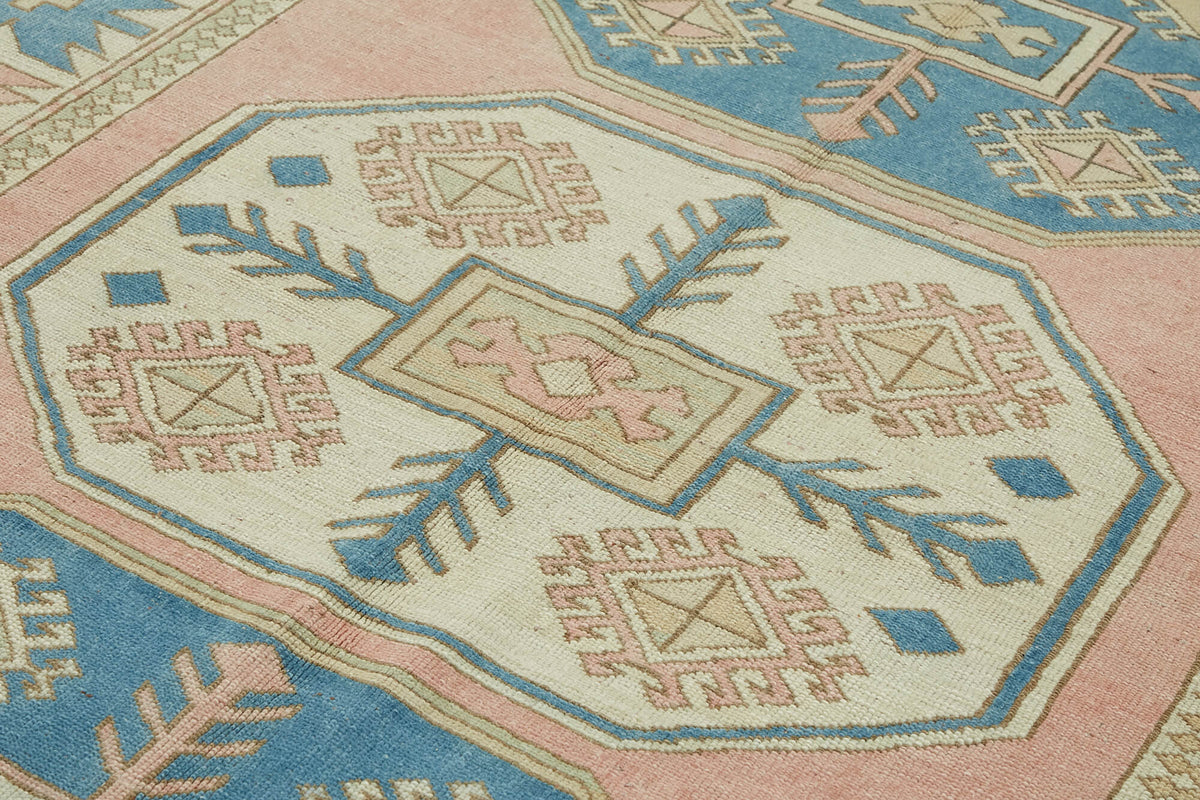 Kavale Anadolu Vintage Pembe Madalyon Desenli El Dokuma Halı 211x304 cm – mekânda kullanım