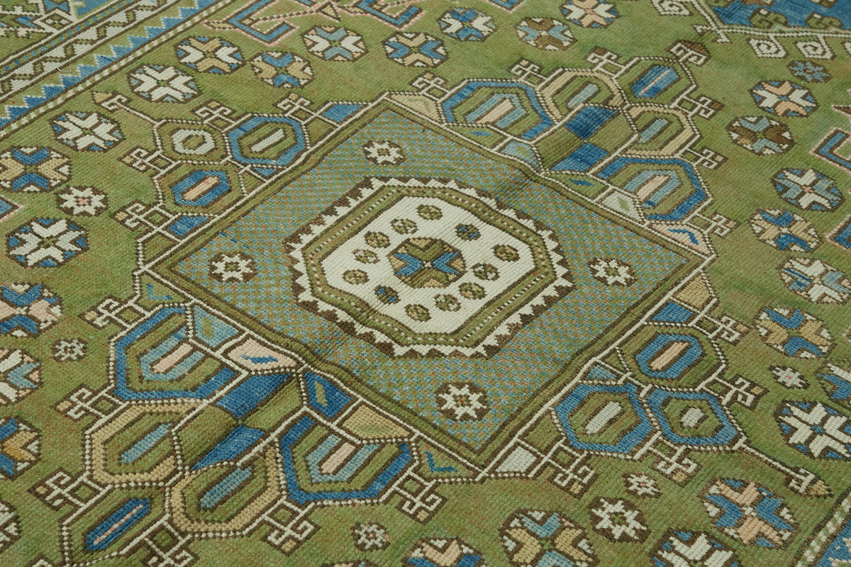 Kavale Madalyon Desenli Yeşil ve Mavi Anadolu Halısı 196x310 cm – mekânda kullanım