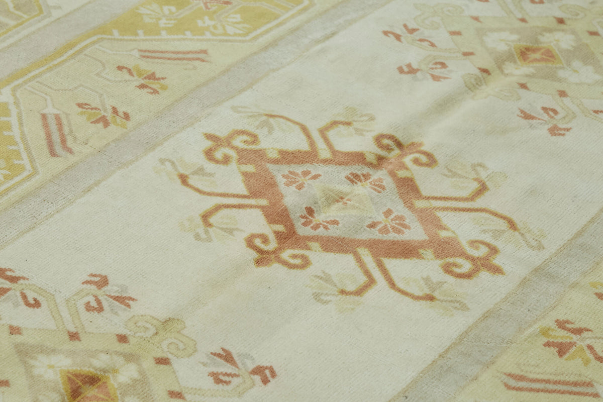 Kavale El Dokuma Modern Halı, Bej ve Hardal Geometrik Desenli 200x279 cm – mekânda kullanım
