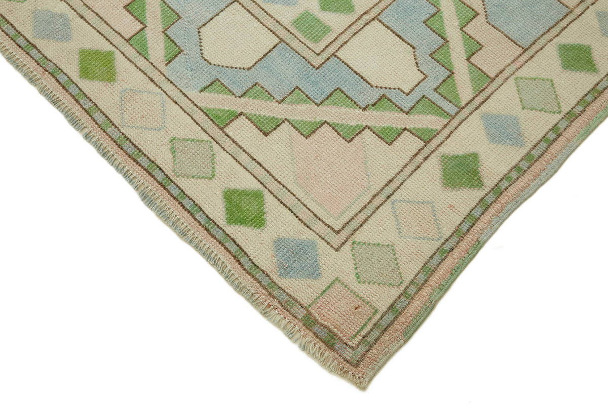 Kavale Madalyon Desenli Düz Yeşil ve Bej Anadolu Halısı 221x296 cm – detay görünümü