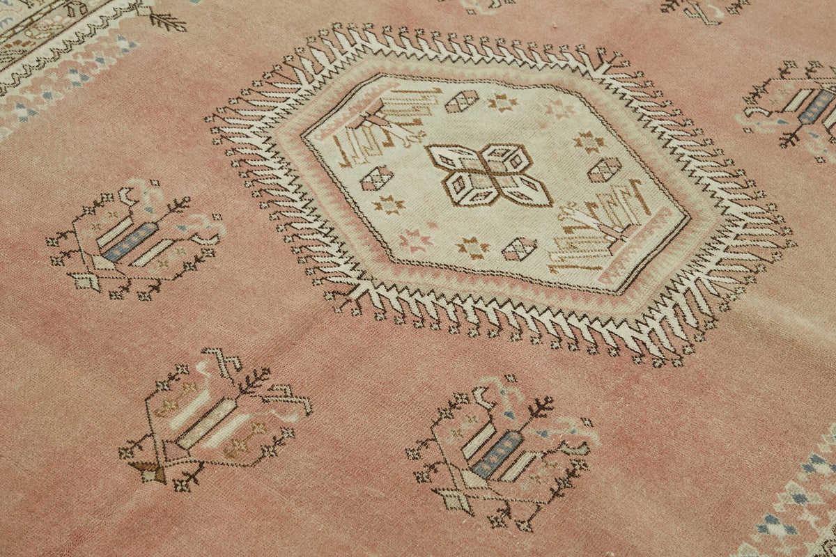 Kavale 30-50 Yıllık Vintage Düz Pembe Halı Geometrik Desenli 207x293 cm – mekânda kullanım