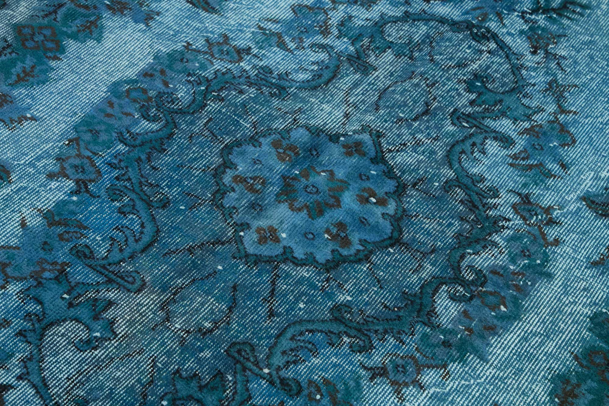 Besko Madalyon Desenli Mavi Eskitme Dokulu El Dokuma Halı 177x294 cm – mekânda kullanım