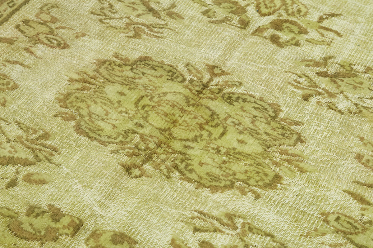 Besko Madalyon Desenli Yeşil ve Bej Oyma El Dokuma Halı 160x271 cm – mekânda kullanım