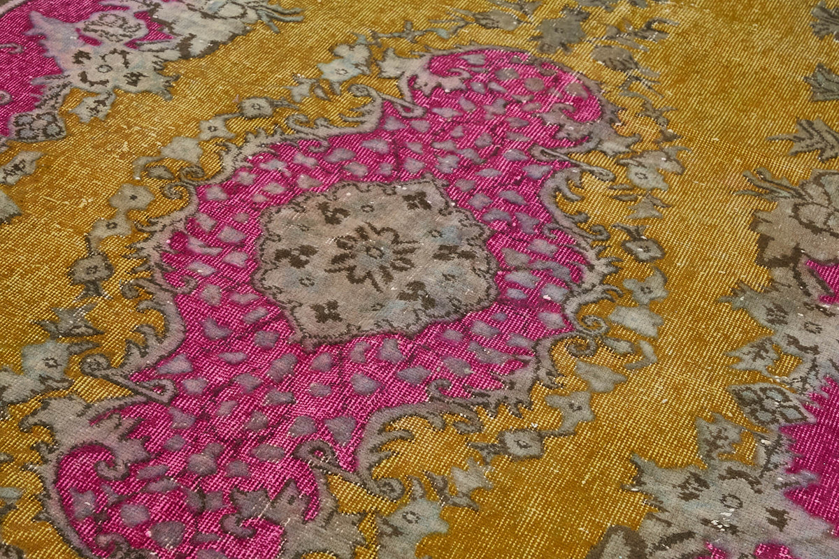 Besko Madalyon Desenli Sarı Oyma Kabartma Halı 177x303 cm 47072 – mekânda kullanım