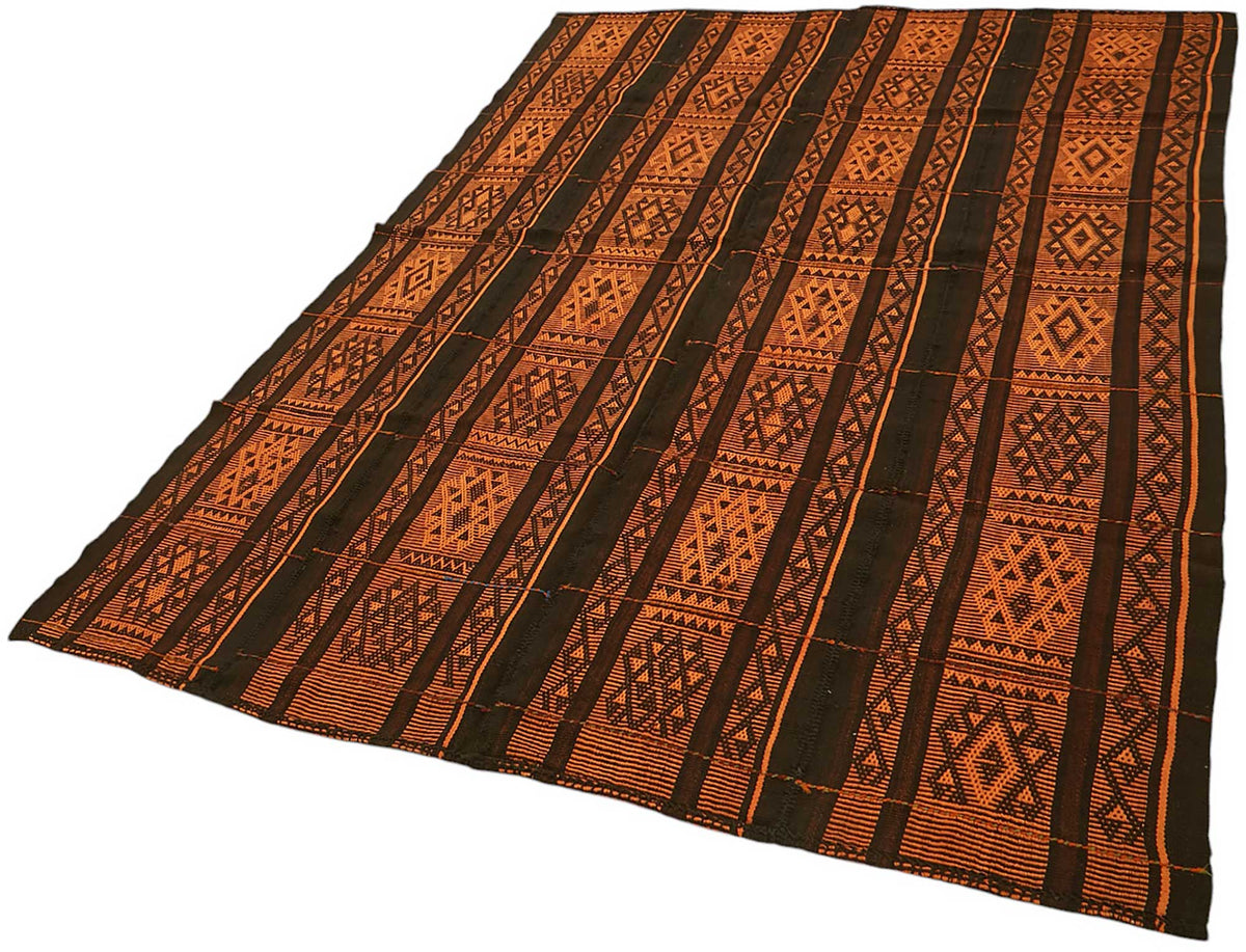 Truvo Geometrik Kilim Koyu Kahve ve Turuncu Renklerde 176x244 cm – doku yakın çekim