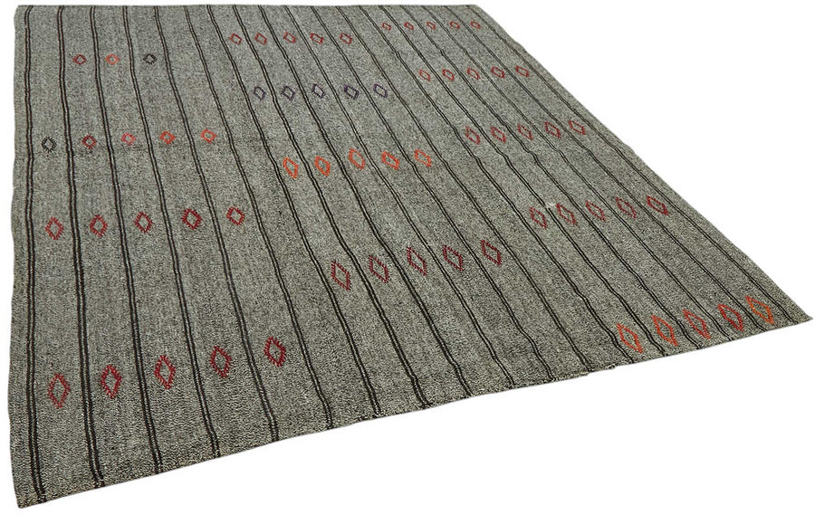 Truvo Gri Siyah Geometrik Desenli Keçi Kılı Kilim 216x263 cm – genel görünüm