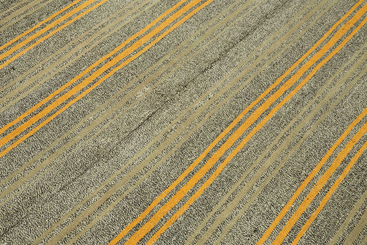 Truvo Gri Turuncu Çizgili Keçi Kılı El Dokuma Kilim 180x226 cm – mekânda kullanım
