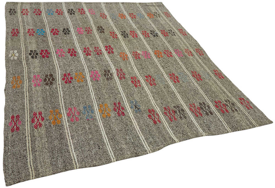 Truvo Geometrik Desenli Çok Renkli Gri Beyaz Kıl Kilim 176x217 cm – genel görünüm