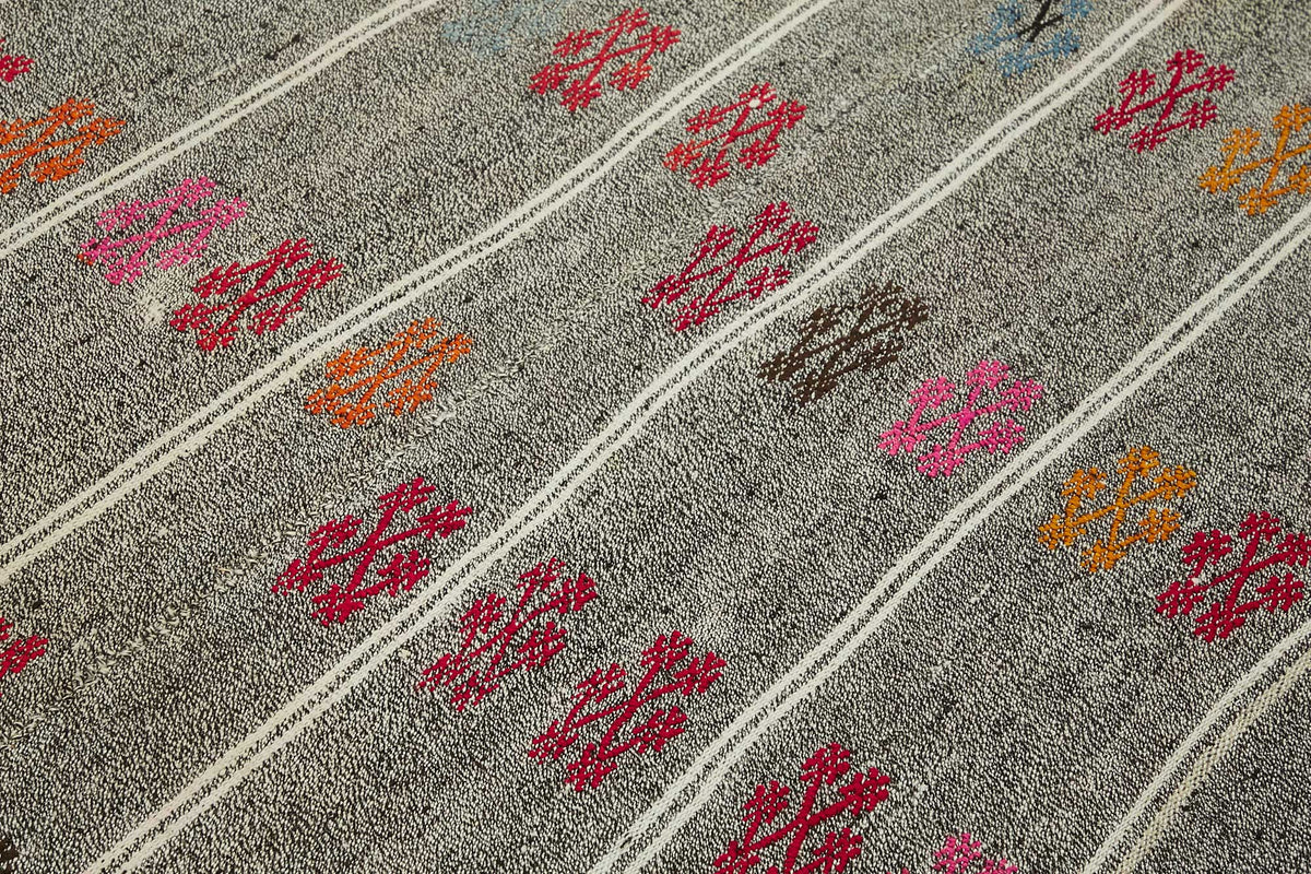Truvo Geometrik Desenli Çok Renkli Gri Beyaz Kıl Kilim 176x217 cm – mekânda kullanım