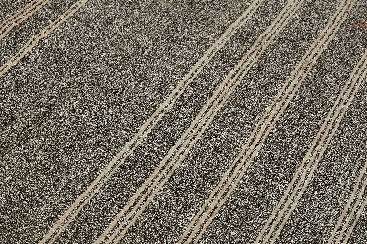 Truvo Gri Bej Çizgili Keçi Kılı El Dokuma Kilim 202x265 cm – mekânda kullanım