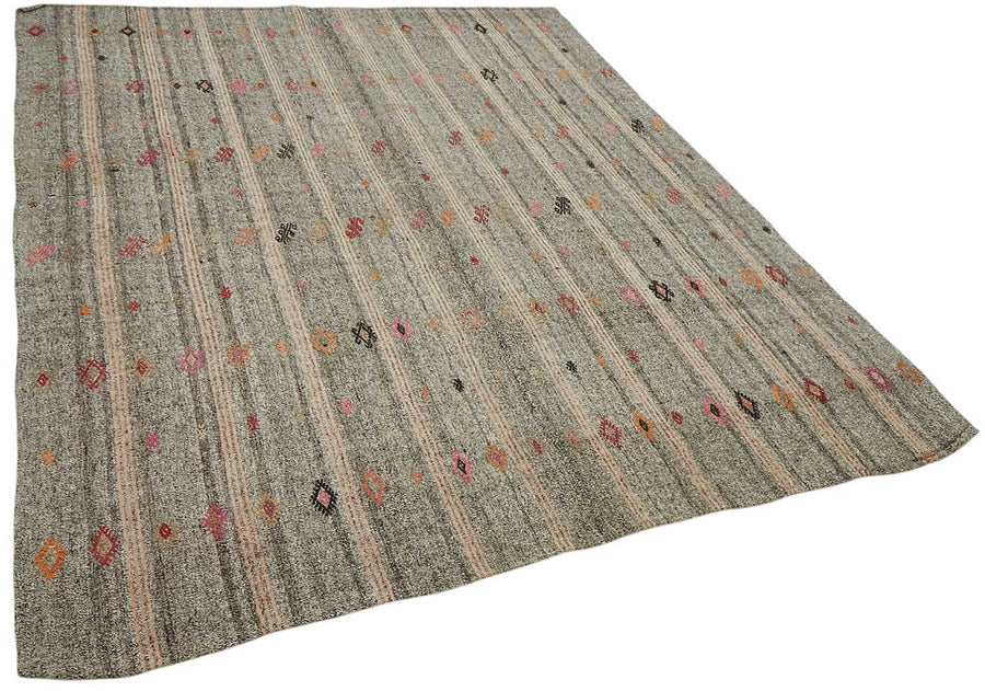 Truvo Geometrik Kilim Gri ve Bej Keçi Kılı Dokuma 202x255 cm – genel görünüm