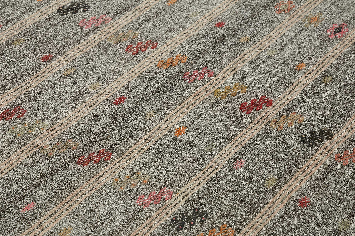 Truvo Geometrik Kilim Gri ve Bej Keçi Kılı Dokuma 202x255 cm – mekânda kullanım