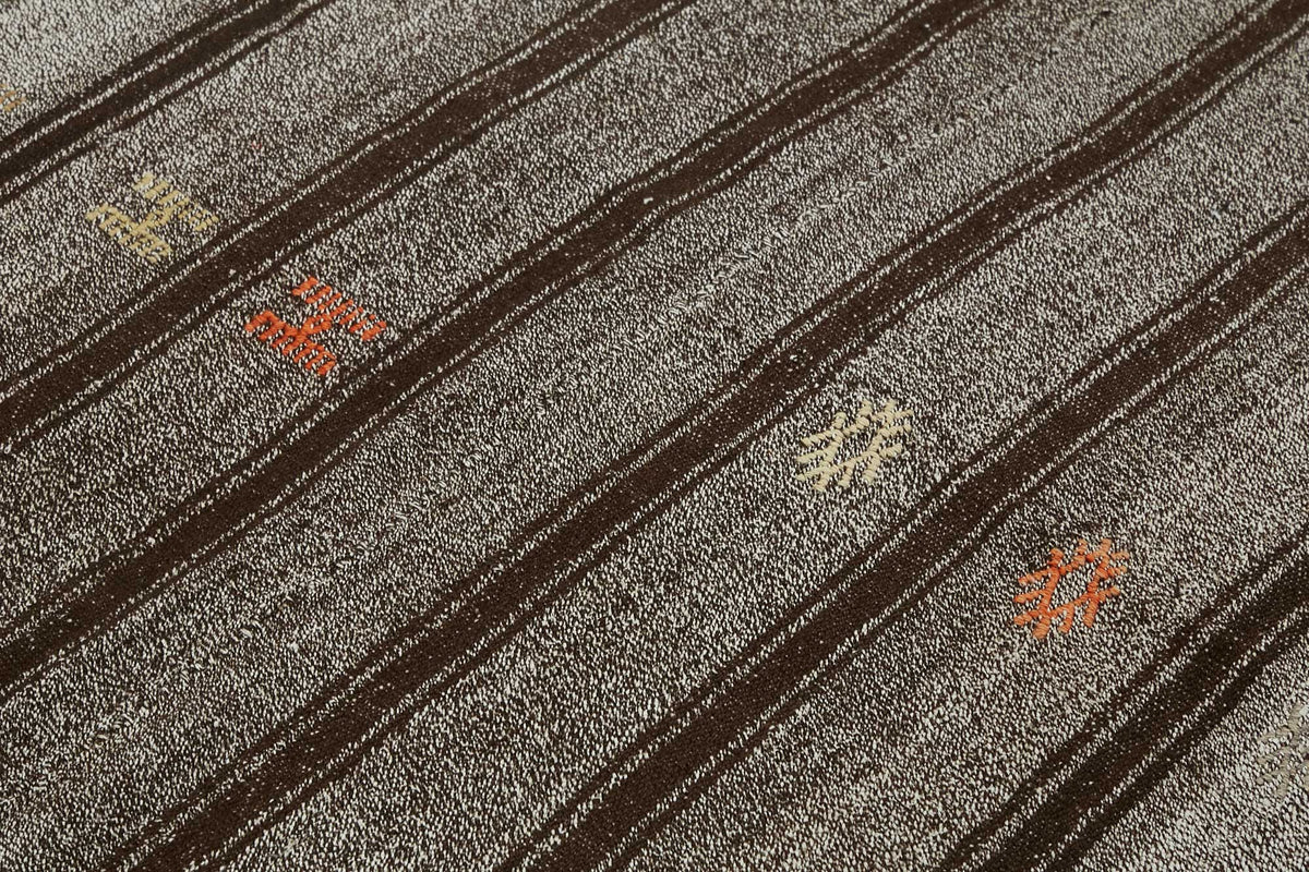 Truvo Çizgili Kilim Antrasit Gri ve Kahverengi Tonlarda 188x265 cm – mekânda kullanım